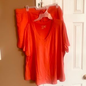 Gorgeous Coral Tee and Shorts by TM. Size 2X & 3X